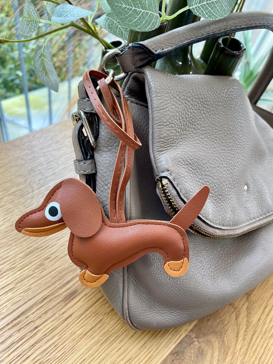 Taschenanhänger Dackel hellbraun