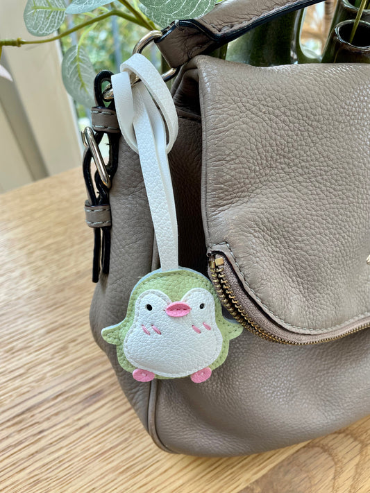 Taschenanhänger Pinguin grün