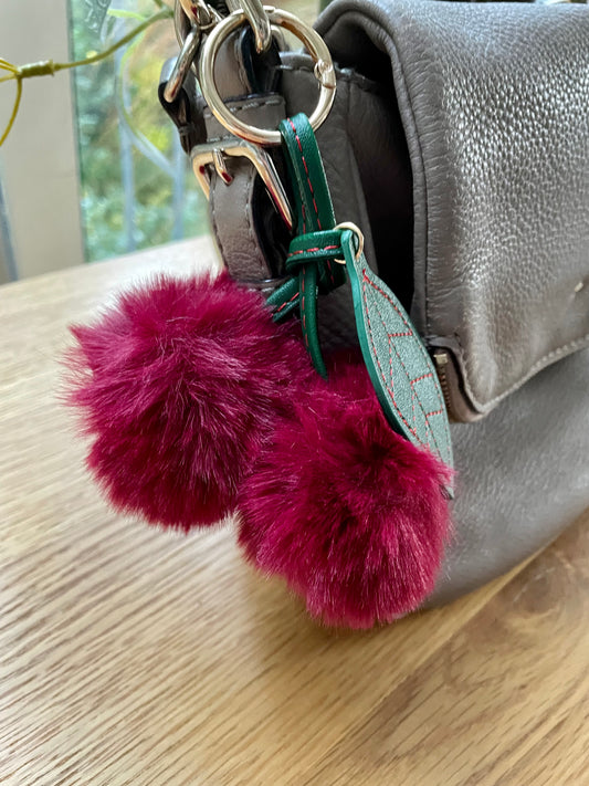 Taschenanhänger Kirsche aus Plüsch in rot