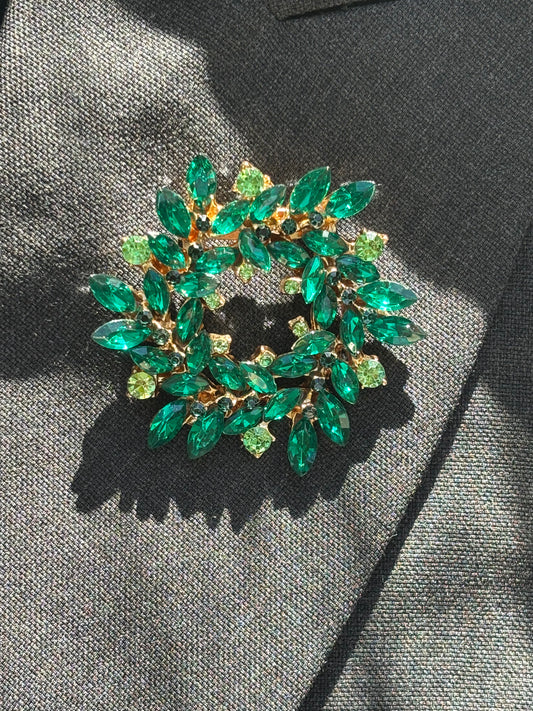 Weihnachtliche Brosche Kranz grün