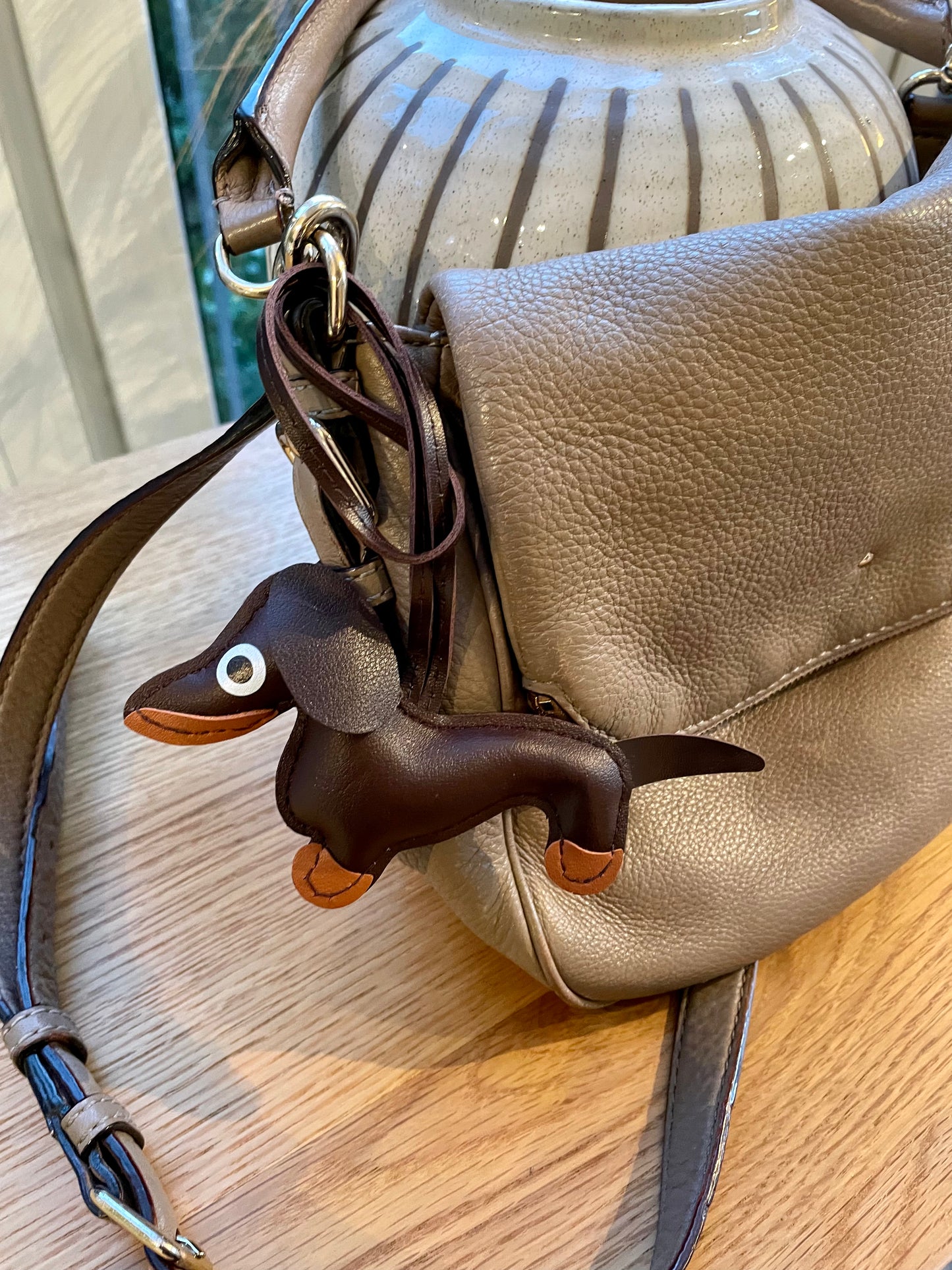 Taschenanhänger Dackel dunkelbraun