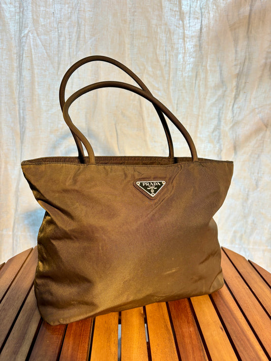 Prada Shopping Bag Tessuto Nylon – Farbe Tundra