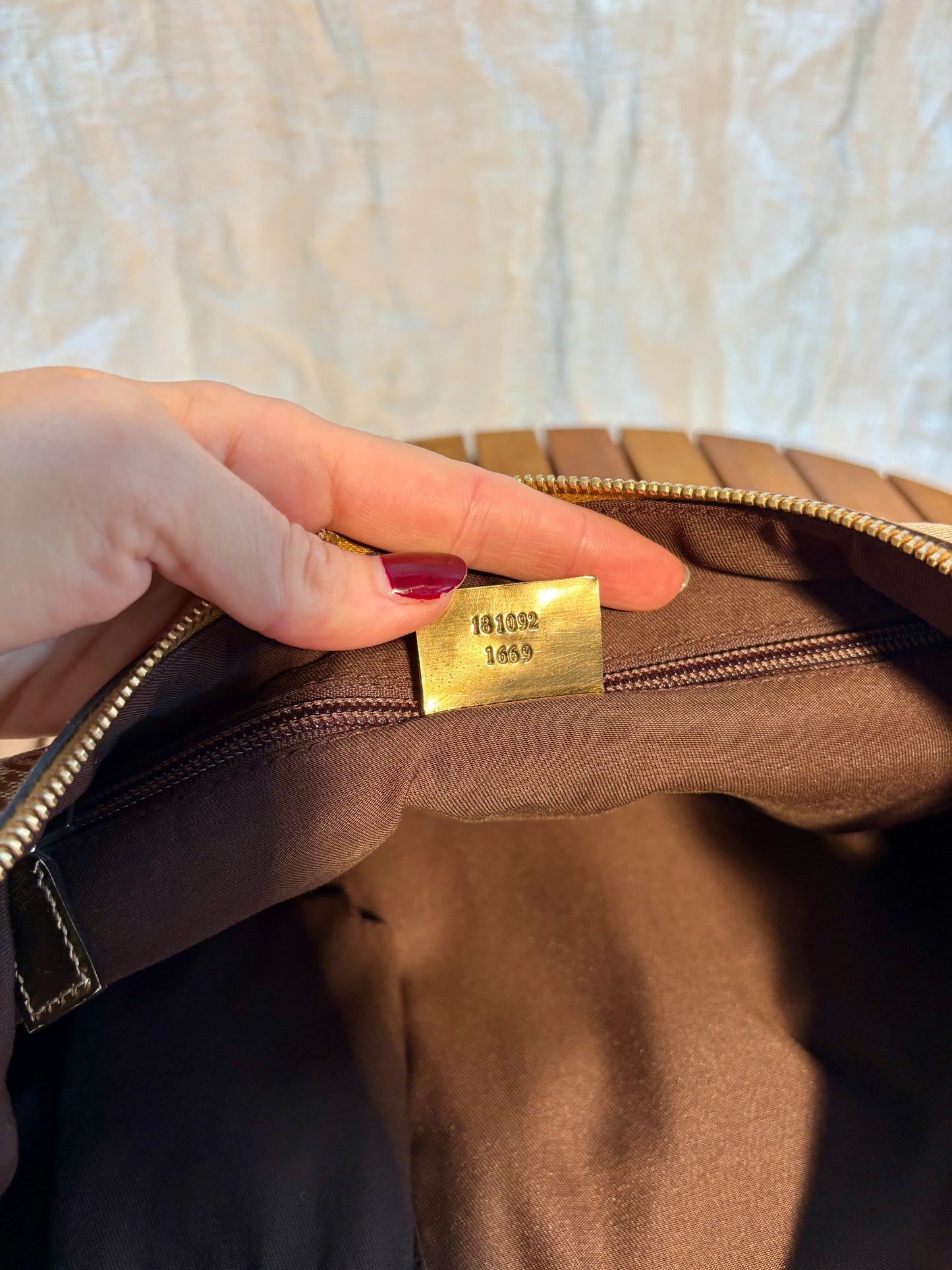 Gucci Umhängetasche mit goldenen Details