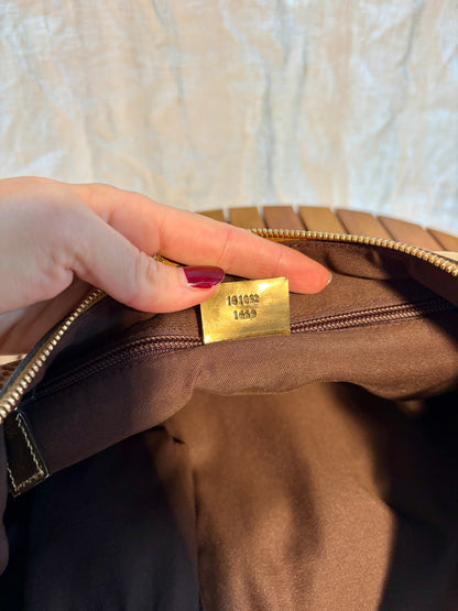 Gucci Umhängetasche mit goldenen Details