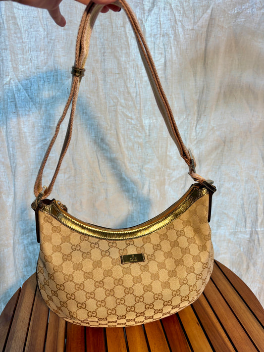 Gucci Umhängetasche mit goldenen Details