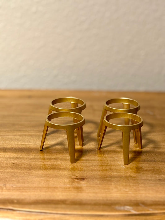 Vier goldene Eierbecher von Sebastian Frank – stilvoll & edel